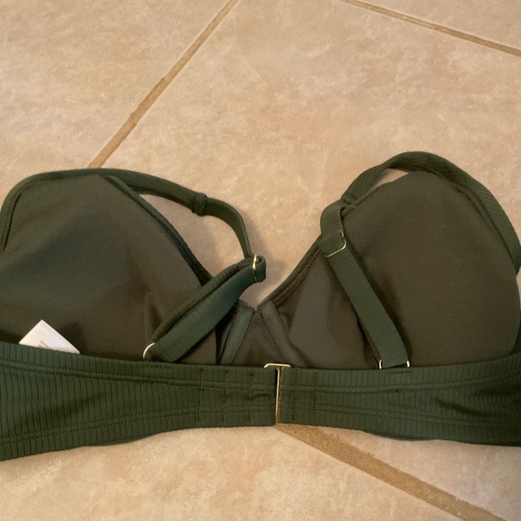 Shade and Shore Green Top Swimsuit size 38D * NWT* - Picture 3 of 4
